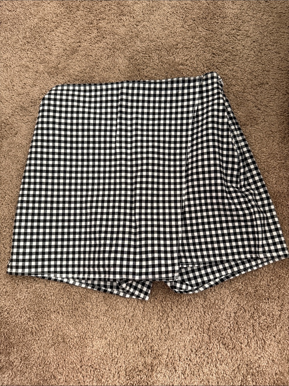 New without tags Hollister Black & White Gingham Skort!!  size small